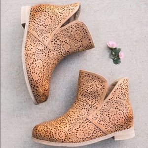 Daisy booties in Leather